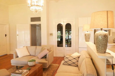 Cadogan Central Luxury - QLD Tourism 1