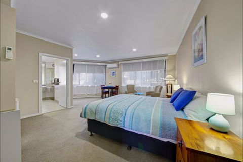 Central Deborah Motel - QLD Tourism 1