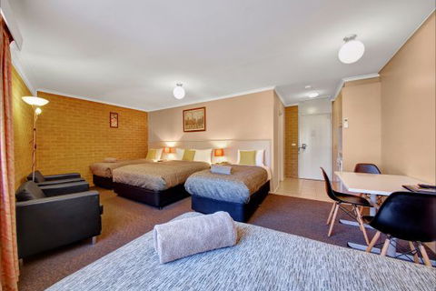 Central Deborah Motel - QLD Tourism 7
