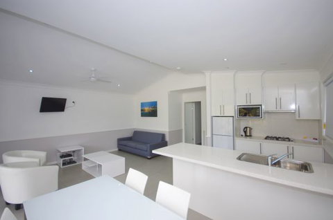 Del Rio Riverside Resort - QLD Tourism 1