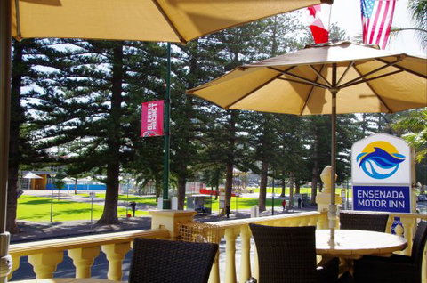 Ensenada Motor Inn And Suites - QLD Tourism 1