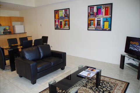 Ensenada Motor Inn And Suites - QLD Tourism 7