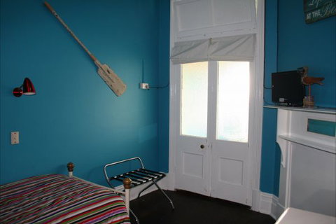 Foreshore Backpackers - QLD Tourism 1