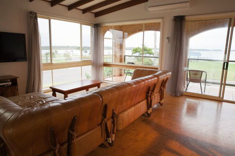 South Coast Retreat - QLD Tourism 1