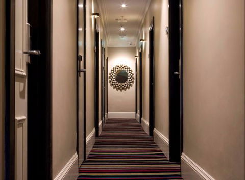 Hotel Challis - QLD Tourism 3
