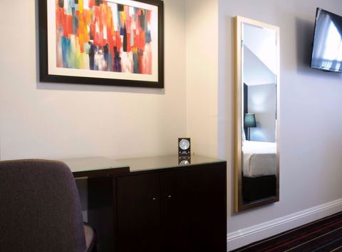Hotel Challis - QLD Tourism 7
