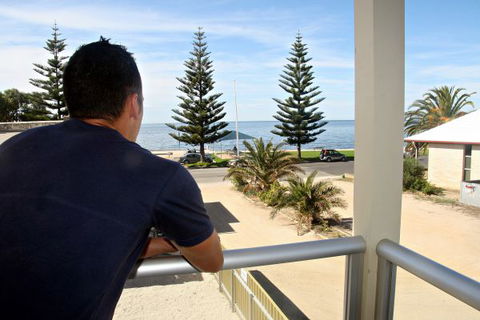 Karen's Cabins And Apartments - QLD Tourism 1