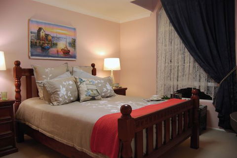 LAuberge Angara Bed And Breakfast - QLD Tourism 1