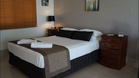 La Solana Holiday Apartments  - Mackay - QLD Tourism 3