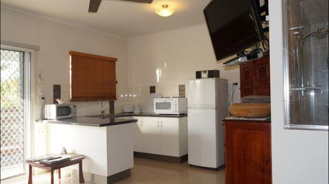 La Solana Holiday Apartments  - Mackay - QLD Tourism 5