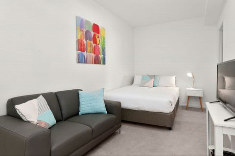 Melbourne Holiday Apartments Flinders Wharf - Queensland Tourism 0