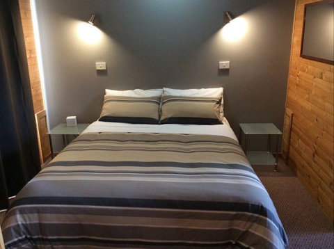 Mole Creek Cabins - QLD Tourism 4