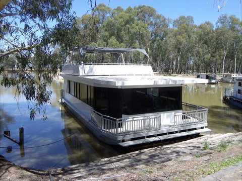 Murray Downs Marina Houseboats - Queensland Tourism 1