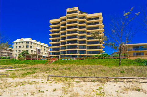 Pelican Sands Beach Resort - QLD Tourism 0