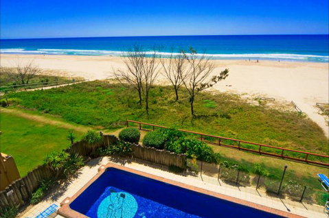 Pelican Sands Beach Resort - QLD Tourism 2