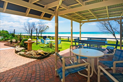 Pelican Sands Beach Resort - QLD Tourism 3