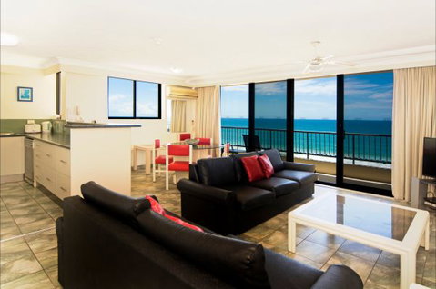 Pelican Sands Beach Resort - QLD Tourism 6
