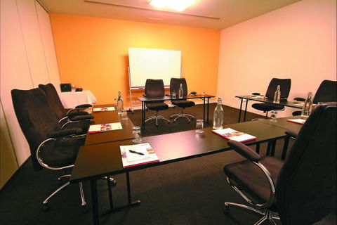 Ramada Encore Dandenong - QLD Tourism 0