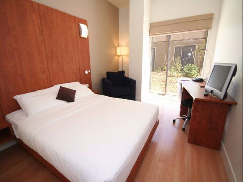 Ramada Encore Dandenong - QLD Tourism 1