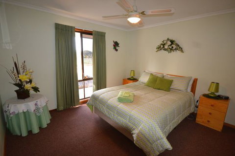 Riverbush Cottages - QLD Tourism 3