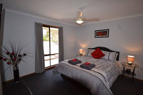 Riverbush Cottages - QLD Tourism 4