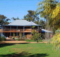 Riverwood Retreat - QLD Tourism