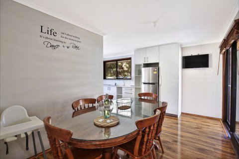 Sandy Toes Beach House - QLD Tourism 4