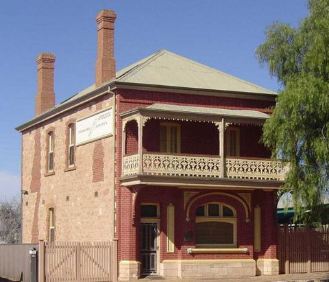 Savings Bank Of South Australia - Old Quorn Branch - QLD Tourism 0