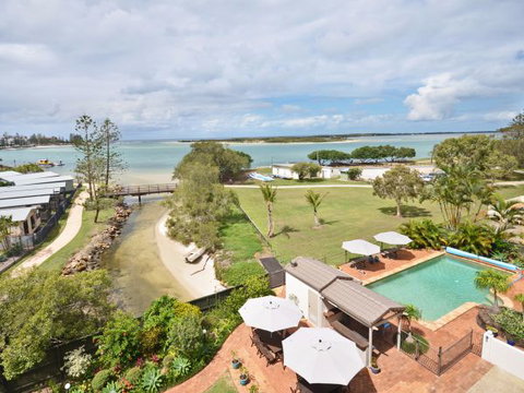 Sails Resort On Golden Beach - QLD Tourism 3