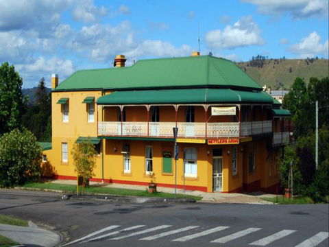 Settlers Arms Hotel - Queensland Tourism 0