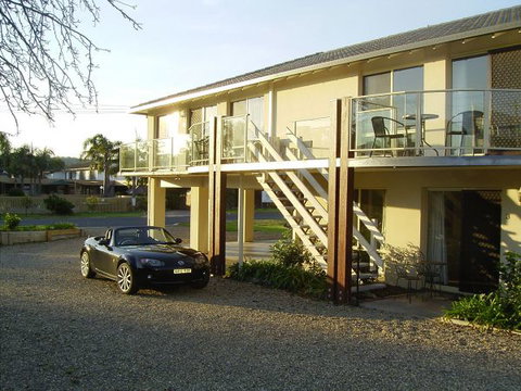 Southern Comfort Holiday Units - QLD Tourism 4