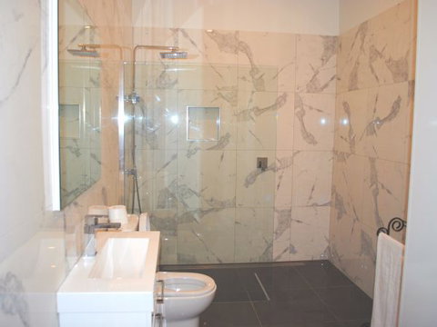 Sublime Spa Apartments On Murphy - Queensland Tourism 5