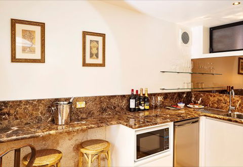 The Suites, Villa Belgravia - QLD Tourism 3