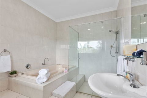 The Country House At Hunchy Luxury Bed And Breakfast Accommodation - Queensland Tourism 3