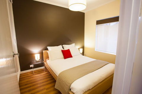 Waterscape Holiday Apartment - QLD Tourism 3
