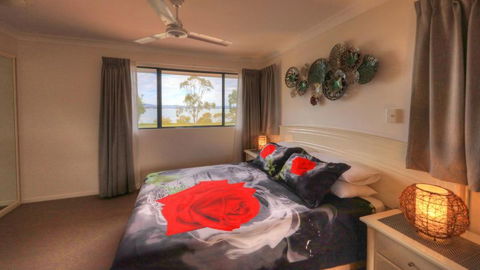 Dolphin Waters Holiday Apartments - QLD Tourism 0
