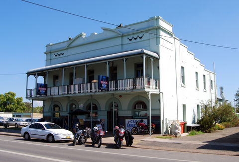 Tattersalls Hotel - Queensland Tourism 0