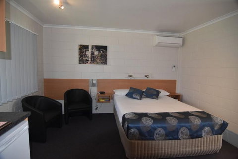 Billabong Motor Inn - QLD Tourism 1