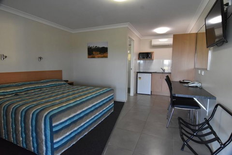 Billabong Motor Inn - QLD Tourism 13