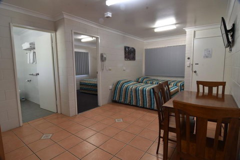 Billabong Motor Inn - QLD Tourism 7