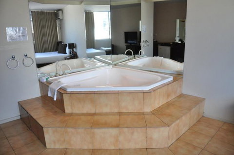 City Park Hotel - QLD Tourism 17