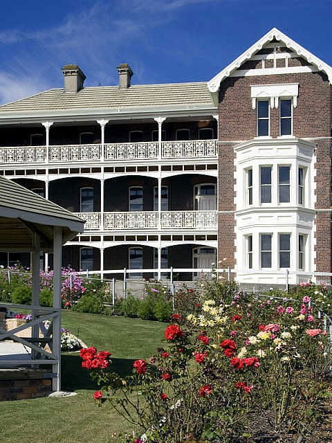 Auldington Hotel - QLD Tourism 1