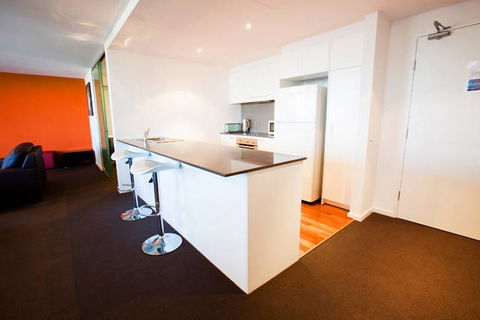 B7 Honeysuckle Apartments - QLD Tourism 2