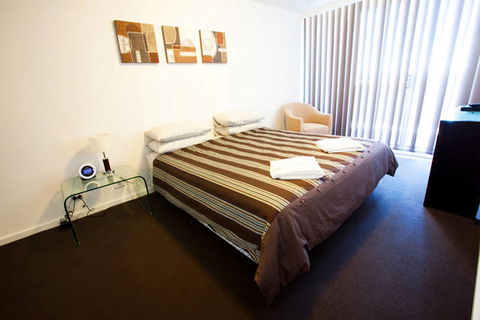 B7 Honeysuckle Apartments - QLD Tourism 3