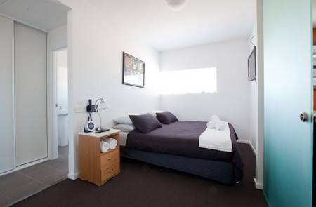 B7 Honeysuckle Apartments - QLD Tourism 4