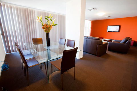 B7 Honeysuckle Apartments - QLD Tourism 7