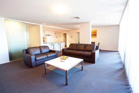 B7 Honeysuckle Apartments - QLD Tourism 8