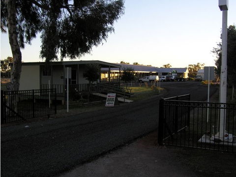 Back O' Bourke Accommodation - QLD Tourism 1