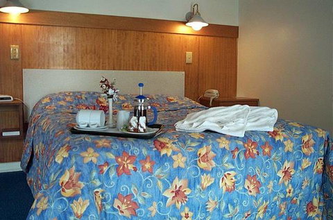 Bandicoot Motor Inn - QLD Tourism 3