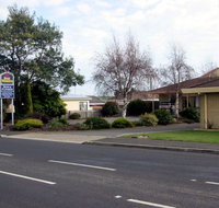 Bass  Flinders Motor Inn - Queensland Tourism